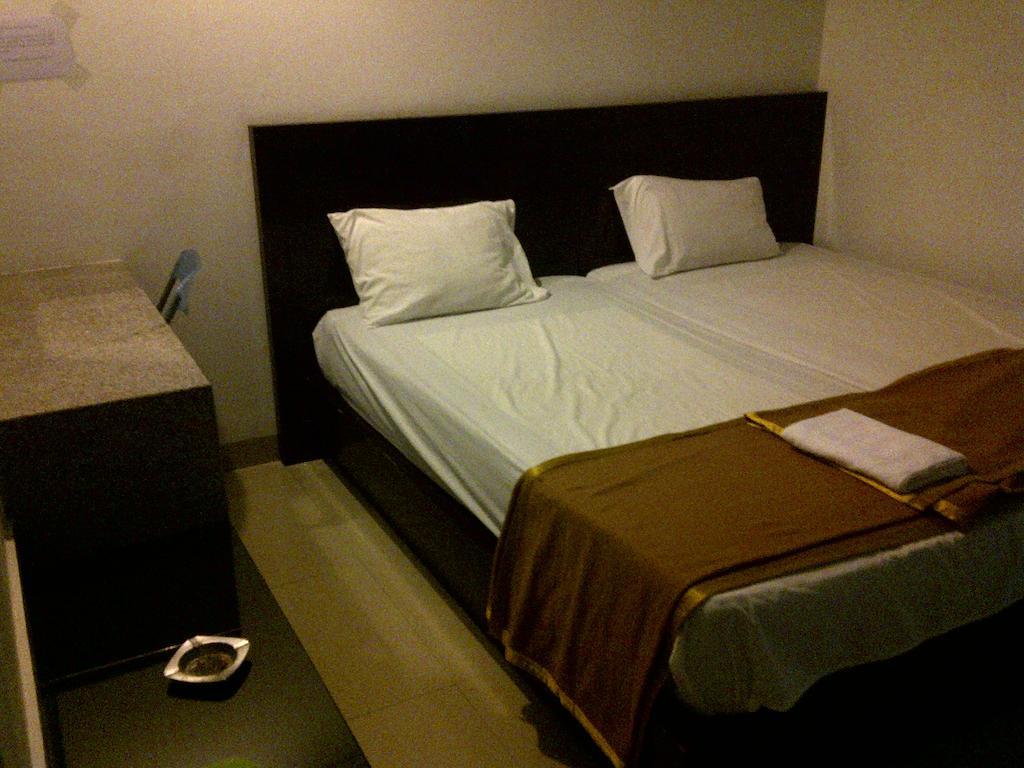 Hotel Tiara Παλεμπάνγκ Δωμάτιο φωτογραφία